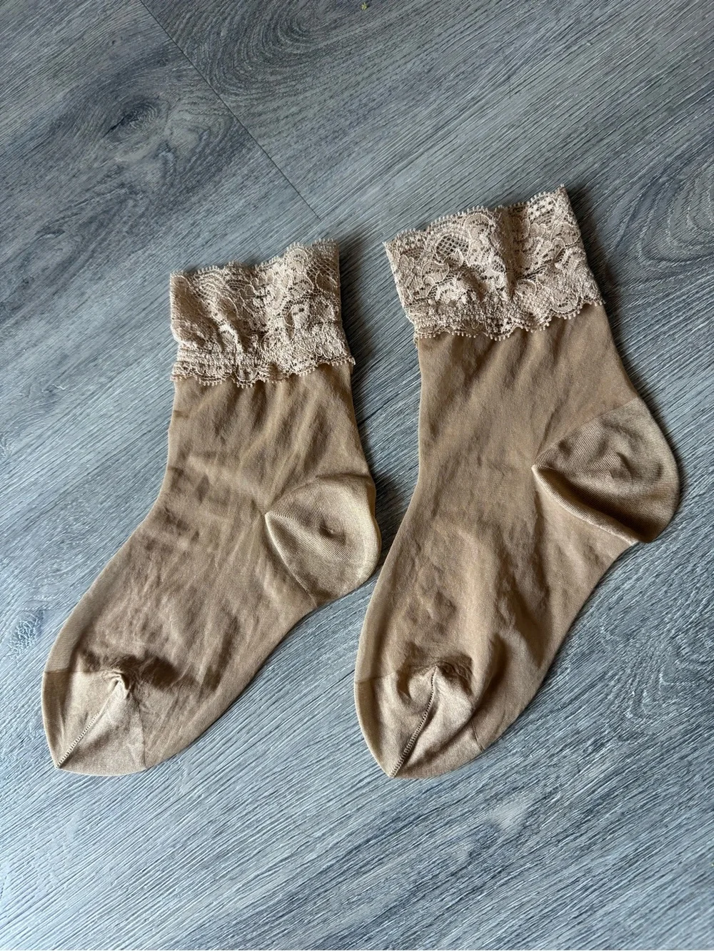 Sheer Lace Ankle Socks (Medium Nude)
